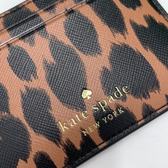 Kate Spade Schuyler Small Slim
Card Holder
NWT SPOTTED ANIMAL COLOR - Picture 9 of 10